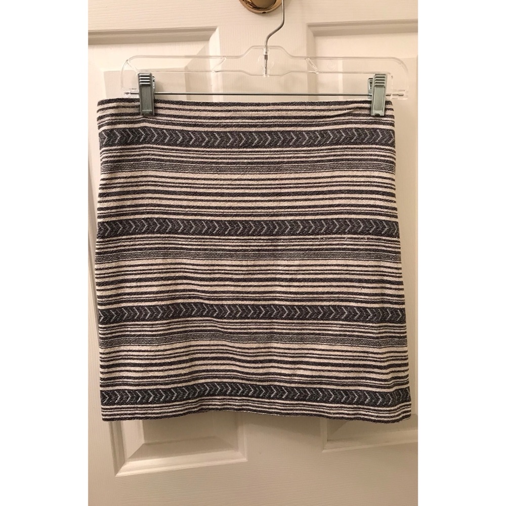 **GAP** Black & White Skirt Size: 14